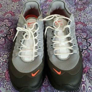 Men's Nike Air Max Axis 10.5